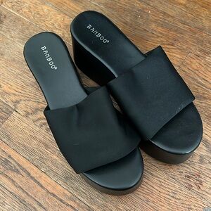 90’s style Black platform sandals